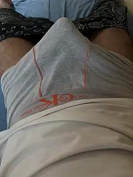 cazzoduro32 网络视讯表演