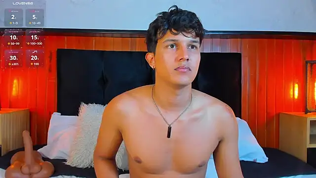 Leo_Savage_ Show Webcam