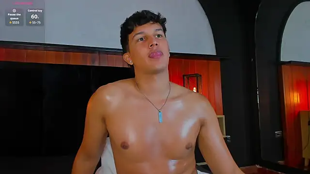 Leo_Savage_ Show Webcam