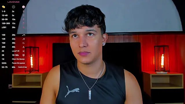Leo_Savage_n Webbikameraesitys