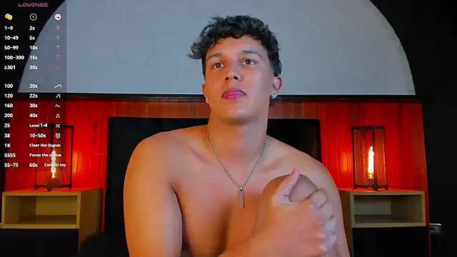 Leo_Savage_ Show Webcam