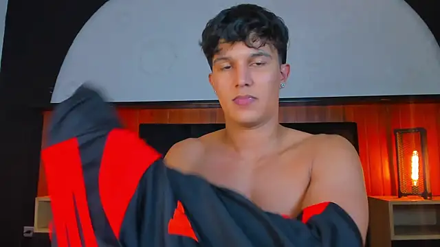 Leo_Savage_n Webbikameraesitys