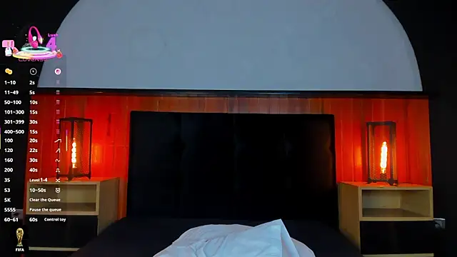 Pertunjukan Kamera Web Leo_Savage_