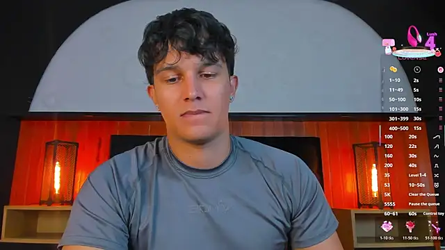 Leo_Savage_ Show in webcam