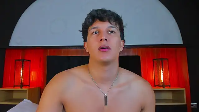 Leo_Savage_n Webbikameraesitys