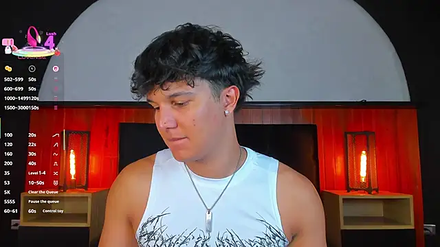 Leo_Savage_ Show in webcam