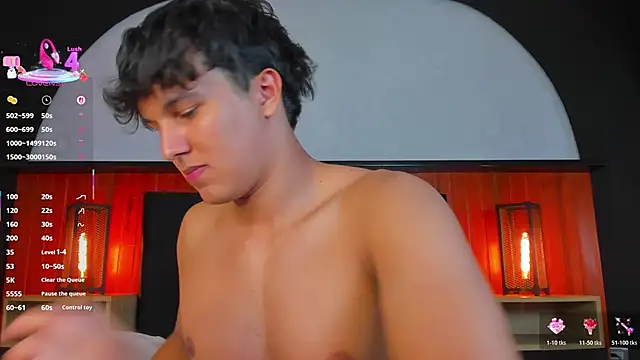 Leo_Savage_ Show in webcam