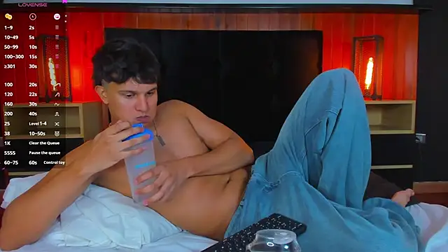Leo_Savage_ Show Webcam