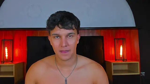 Leo_Savage_n Webbikameraesitys