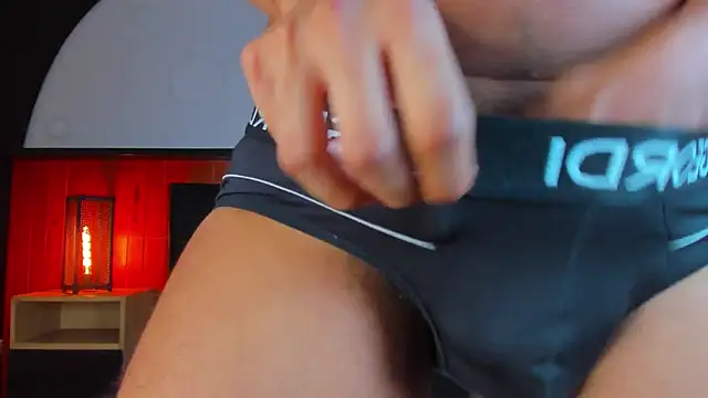Leo_Savage_n Webbikameraesitys