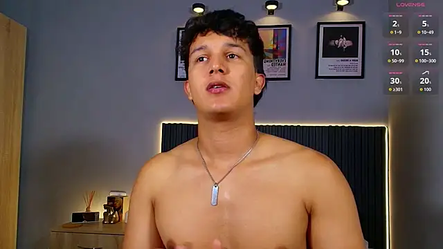 Leo_Savage_ Show Webcam