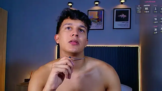 Leo_Savage_ Show Webcam