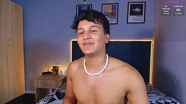 Leo_Savage_ Show Webcam