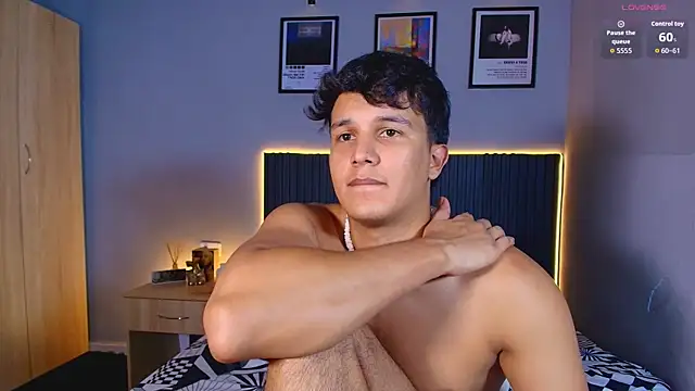 Leo_Savage_ Show Webcam