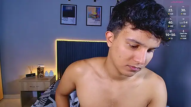 Leo_Savage_ Show in webcam