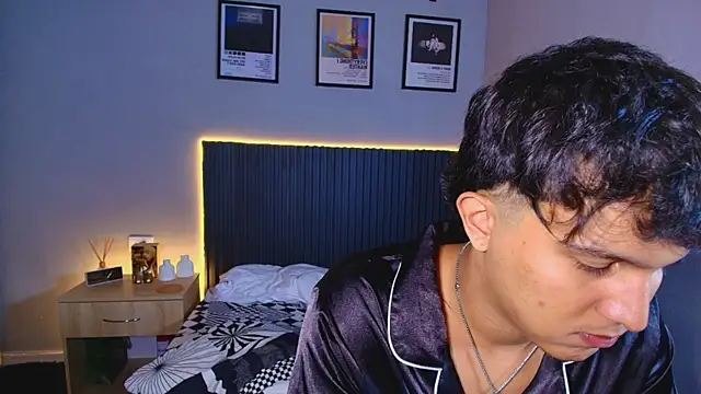 Leo_Savage_ Pertunjukan Webcam
