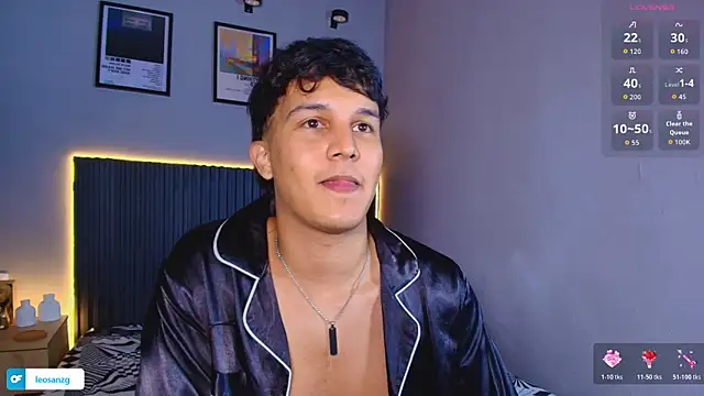Leo_Savage_ Show in webcam