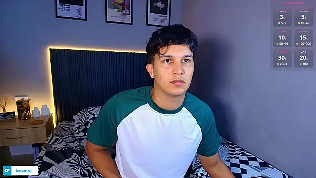 Leo_Savage_ Show Webcam