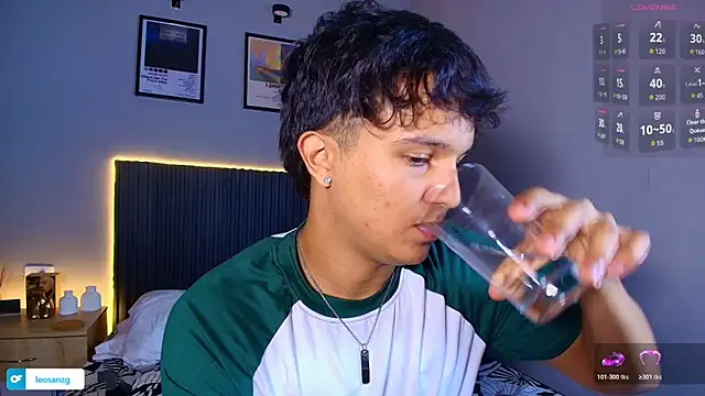 Leo_Savage_ Pertunjukan Webcam