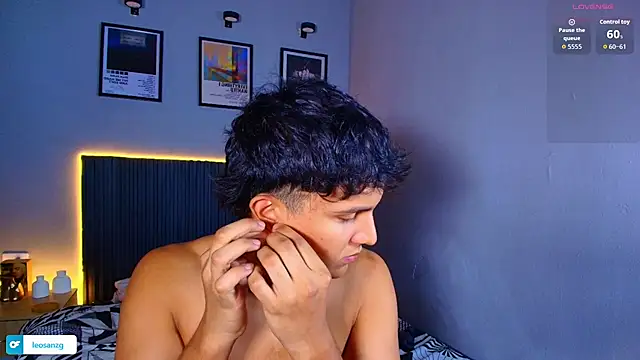 Leo_Savage_ Pertunjukan Webcam
