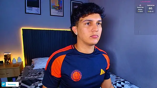 Leo_Savage_ Show in webcam