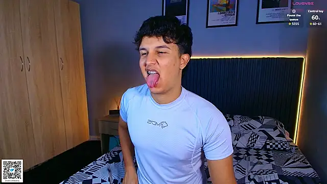 Leo_Savage_ Show Webcam