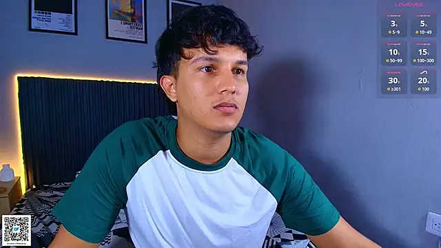 Leo_Savage_ Show in webcam