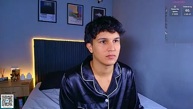 Leo_Savage_ Show Webcam