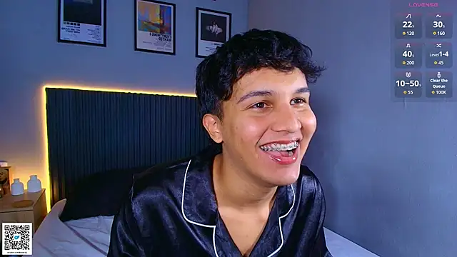 Leo_Savage_ Show in webcam