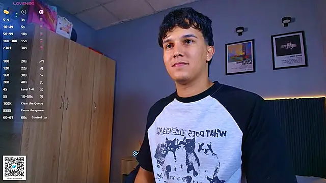 Leo_Savage_ Show Webcam