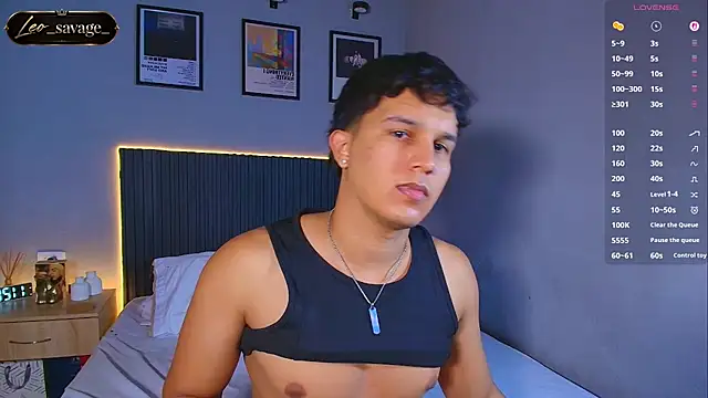 Pertunjukan Kamera Web Leo_Savage_