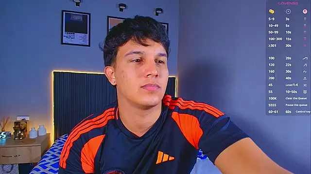 Leo_Savage_ Show Webcam