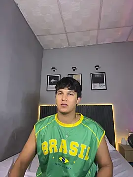 Leo_Savage_ Show Webcam