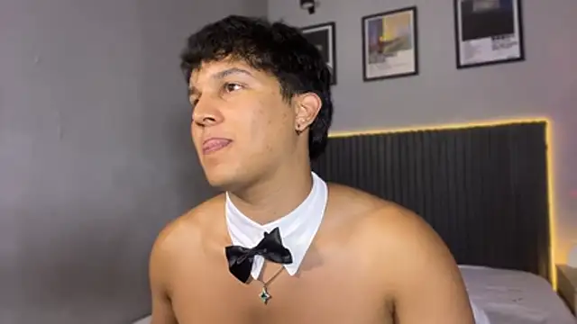 Leo_Savage_n Webbikameraesitys