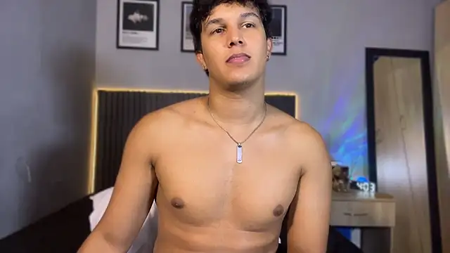 Leo_Savage_ Show Webcam