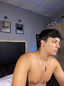 Leo_Savage_ Show Webcam