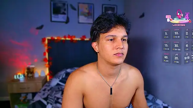 Leo_Savage_ Show Webcam