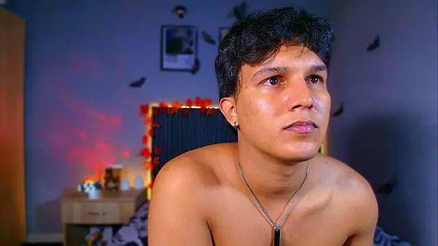 Leo_Savage_ Show Webcam