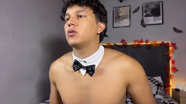 Leo_Savage_ Pertunjukan Webcam
