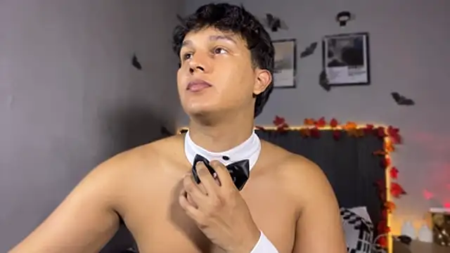 Leo_Savage_n Webbikameraesitys