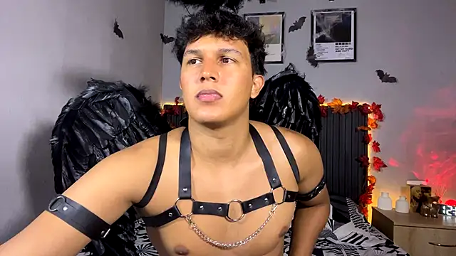 Pokazy przed kamerką – Leo_Savage_