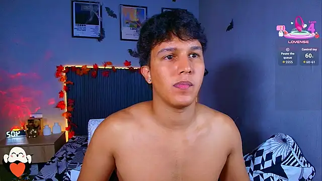Pertunjukan Kamera Web Leo_Savage_