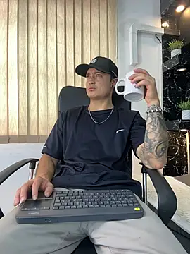 Show modela Alexander_ferre na web-kameri