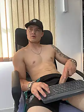 Alexander_ferre: διαδικτυακό σόου στην κάμερα