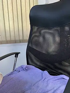 Alexander_ferre: διαδικτυακό σόου στην κάμερα