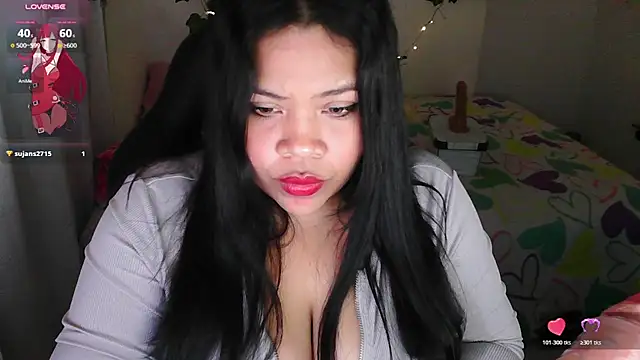 Juicy_elenxx élő XXX-chatje
