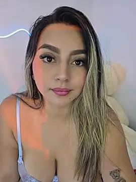 CelesteBlaze_ Adlı Modelin Canlı XXX Sohbeti