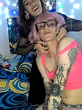 TsSophie_MsSarah Show in webcam