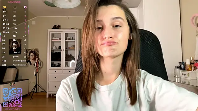 חדר צ'אט בשידור חי של DarlineBrustera