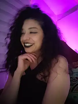 Miss_Carmilla Adlı Modelin Canlı XXX Sohbeti